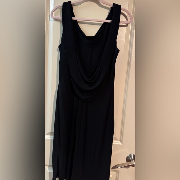 Elegant Black Sleeveless Dress - Picture 4 of 7